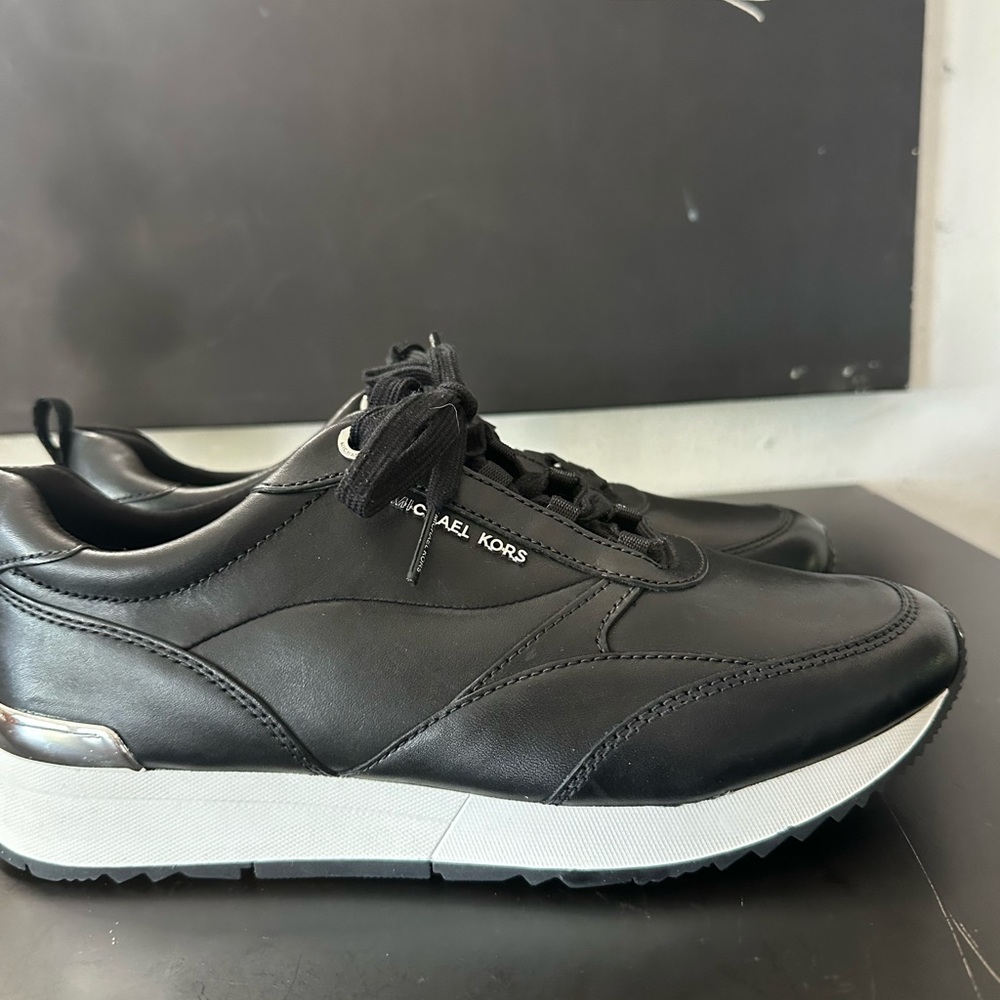 🆕Michael Kors Allie Stride Leather Sneakers - Picture 9 of 15
